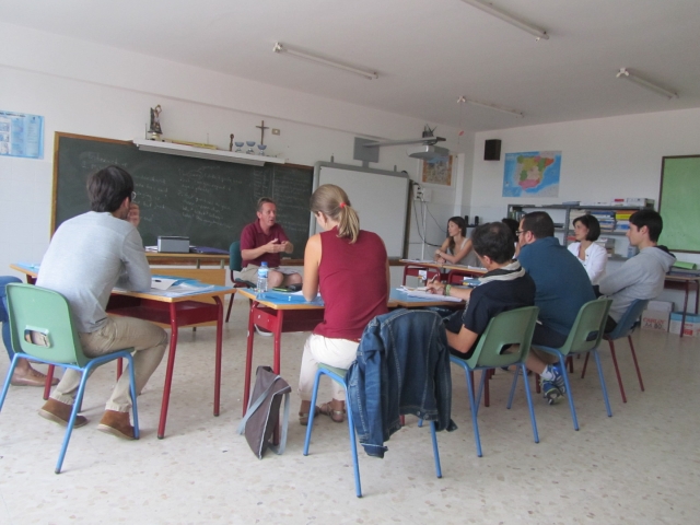 En clase de ingles durante el camp